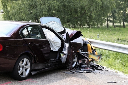 ↑렉서스 LFA와 충돌한 BMW '3시리즈'(사진)- 출처:라인자이퉁