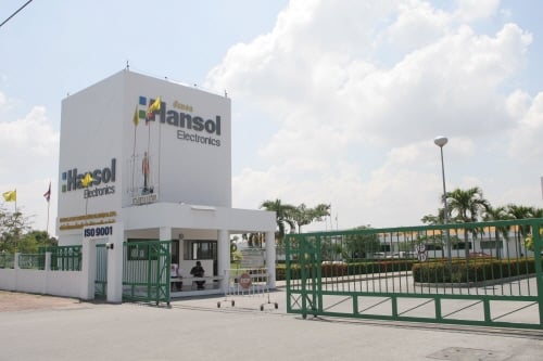 ↑태국의 수도 방콕에서 1시간 거리에 위치한 촌부리군(郡) 반븡읍(邑)에 위치한 한솔LCD 태국법인 전경. 이 공장에선 840명의 종업원들이 LCD에 공급되는 부품을 생산하고 있다.