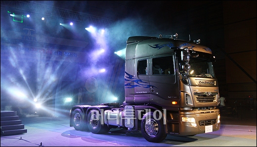 ↑지난해 9월 서울 삼성동 코엑스에서 열린 타타대우상용차 프리미엄 트럭 '프리마' 신차출시회 장면 ⓒ이명근기자