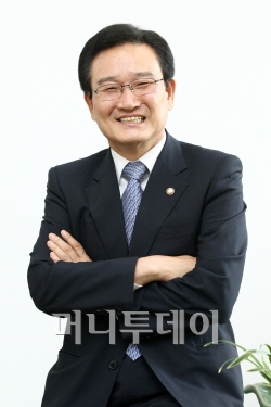 변재일 교육과학기술위원장은 "줄세우기 교육이 수월성 교육이 아니다. 교육의 목적부터 제대로 설정해야 한다"고 말했다.