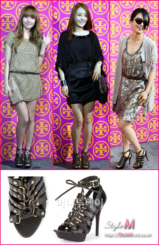 ↑김희애, 황우슬혜, 제시카. 3명의 미녀가 각자의 매력에 맞는 최고의 '토리버치' 스타일을 선보였다. 각자 다른 스타일의 다른 아이템으로 스타일링했지만 슈즈는 똑같다. 미녀 3인방을 사로잡은 토리버치의 글래디에이터스타일의 슈즈는 로슬런(ROSLUN) 레이스업 샌들. 국내 판매가는 79만8000원이다. ⓒ사진=이동훈 기자