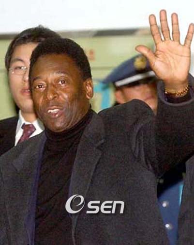 ↑ 예언하는 것마다 빗나가 '펠레의 저주'라는 말을 만들어낸 펠레. (ⓒ사진=오센 제공)