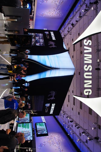 ↑삼성전자의 대형 3D TV 체험관.
