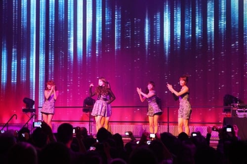 ↑ 원더걸스가 미국 시애틀에서 가진 공연 모습.