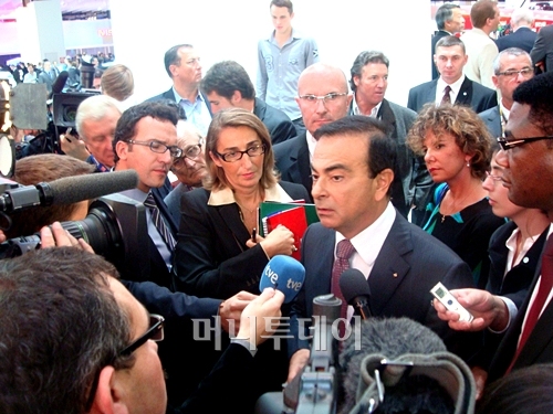 ↑카를로스 곤 르노-닛산 회장