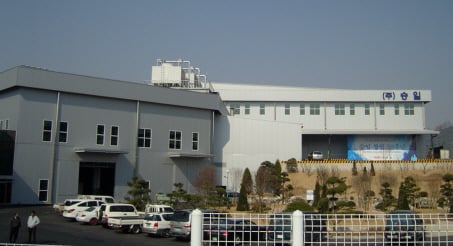 ↑승일 천안공장에 새로 설치된 로봇 자동포장기.ⓒ머니투데이