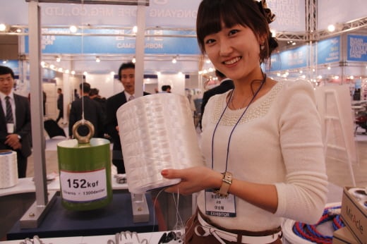 ↑철보다 강도가 10배 높은 슈퍼섬유인 초고분자량폴리에틸렌(UHMWPE) 섬유의 국산화에 성공한 동양제강은 해양용 로프를 선보였다.