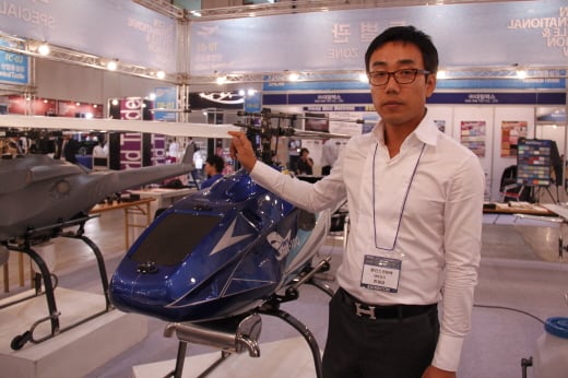 ↑원신스카이테크는 엔진 등을 제외한 70%를 탄소섬유로 만든 무인헬기를 선보였다.