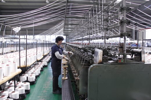 ↑DSR은 국내 조선소 계류용 로프 시장의 70%를 점유하고 있다. DSR은 "해양용 로프는 무게와 가격면에서 스틸 와이어를 능가해 지속적으로 성장하고 있다"며 "그러나 돈이 많이 드는 분야라 국가 차원의 지원이 절실하다"고 말했다.