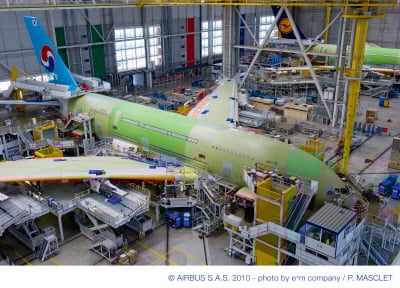 ↑프랑스 툴루즈에 있는 에어버스의 A380 조립 공장. 이곳은 '하늘의 특급호텔'로 불리는 세계 최대 여객기인 A380 기종이 조립되고 있다. ⓒ대한항공