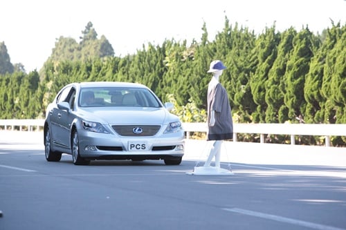 ↑토요타 'PCS(Pre Crash Safety)' 시스템 시연장면