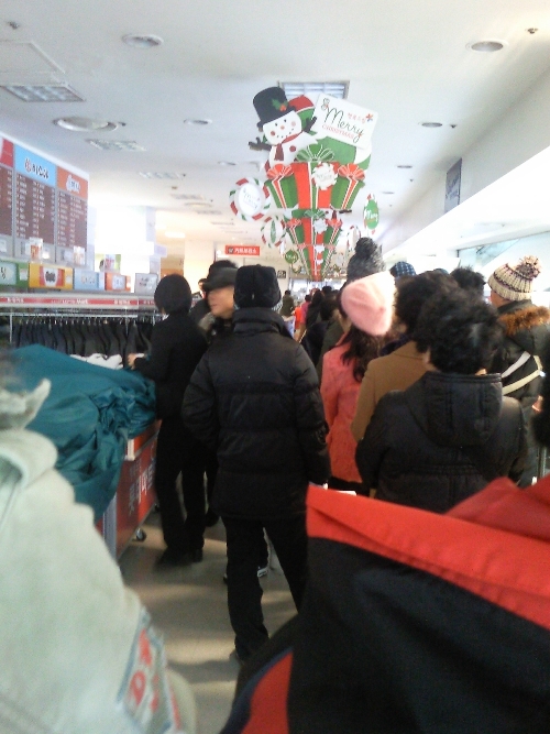 인천 연수동 롯데마트 앞. 트위터리언(@fydnrl)제공