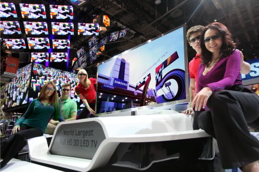 ↑ 삼성전자가 처음 선보이는 세계 최대·최고 기능의 75인치 스마트 TV