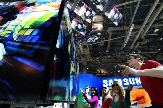 ↑ 삼성전자의 2011년 스마트 TV 신제품으로 구성 된 '스마트 모뉴먼트'.