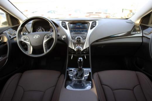 ↑신형그랜저(HG)의 실내모습