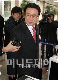 ↑최영휘 전 신한금융 사장