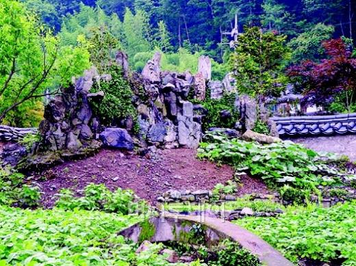 경남 진주시 승산마을 허만정 옹 생가에 있는 '금강산'