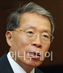 ▲윤용로 전 기업은행장.