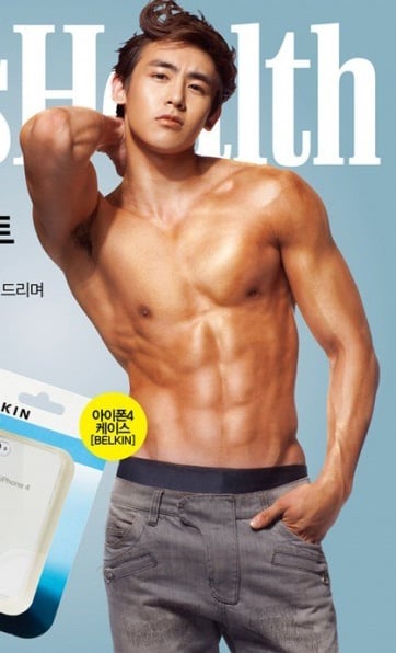 ↑ 배꼽이 실종된 닉쿤 사진