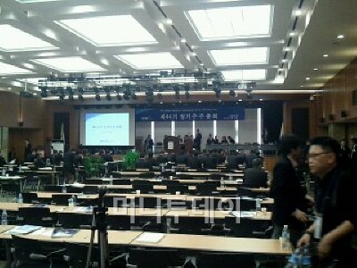 ↑텅빈 외환은행 주총장