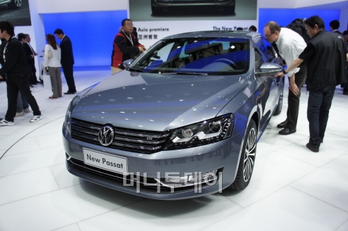 ↑현대차가 선보인 신형 위에둥. 중국인들의 선호하는 디자인과 옵션을 대거 채택했다.