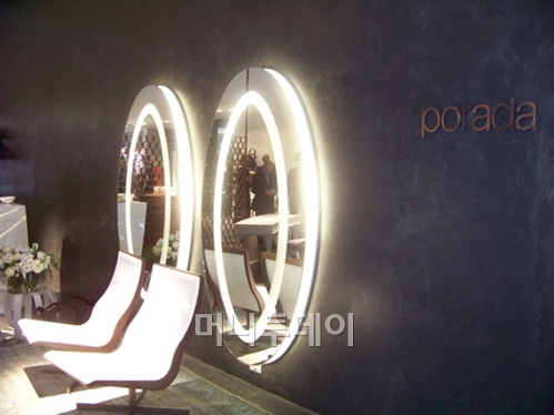 ↑이탈리아 디자이너 마르코 피바가 영화 '트론:레거시'에서 영감을 얻은 디자인