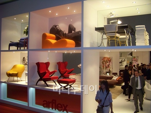 ↑알플렉스 전시장 전경