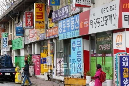 ↑서울 강남구 개포동 개포주공1단지 입구에 위치한 부동산 중개업소들의 모습. ⓒ사진=이명근 기자