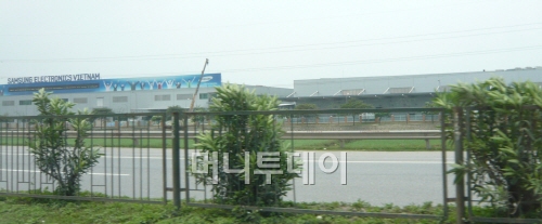 이종석 플렉스컴비나 법인장이 회사 상황을 설명하고 있다.