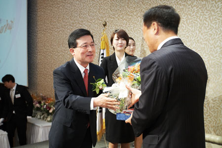 ↑한화건설은 지난 22일 서울 중구 플라자호텔에서 '2011 우수협력사 간담회'를 개최했다. ⓒ한화건설 제공