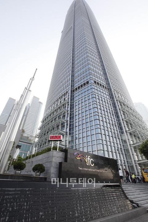 ↑크리스토퍼 쿠쳐 대표