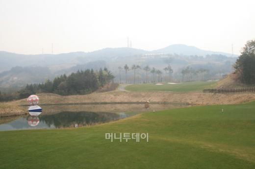 ↑탁트인 전망에 매봉산 바람이 불어와 쾌적하게 라운딩할 수 있다.