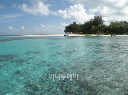 사이판의 진주로 불리는 마나가하 섬은 '잠시 쉬어가는 곳'이라는 뜻을 지녔지만, '필히' 쉬어가야 할 곳이다.