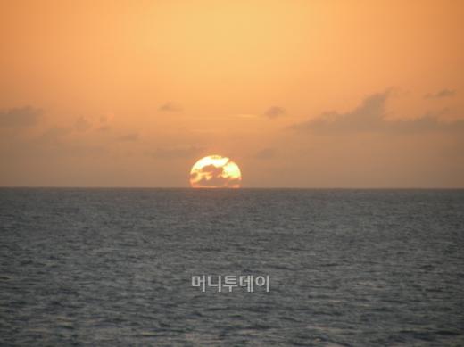 태평양 전쟁 당시 일본군 최후사령부가 있던 자리에는 당시 사용했던 무기들이 치열했던 격전의 현장을 그대로 보여준다.