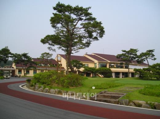 ▲편안한 느낌의 클럽하우스