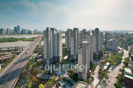 ↑ 지난해 초 입주가 완료됐지만 다시 분양하는 마포구 하중동 '한강밤섬자이' ⓒGS건설