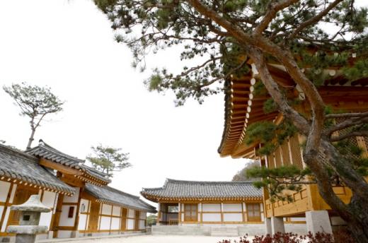 조선왕가 염근당 숙박동과 대청마루.