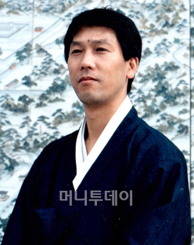 중국이 '아리랑'을 자국의 국가무형문화재로 등재해 논란인 가운데 아리랑 연구가 김연갑 한민족아리랑연합회 상임이사가 심경을 밝혔다.