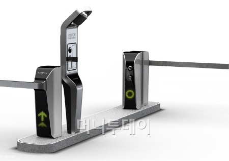 '웰커밍 차량통제기'.