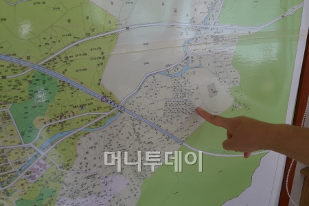 ↑기획부동산들이 토지 분할을 해 놓고 속여 판 봉평면 야산.