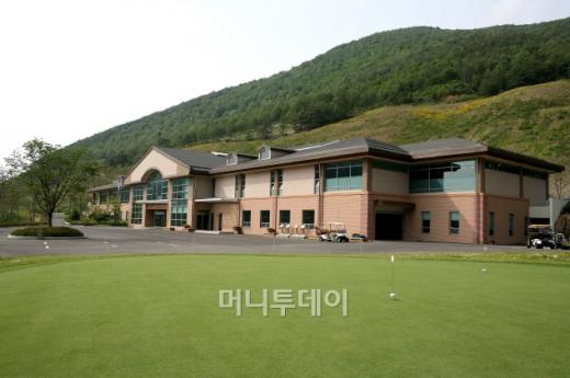 ↑문경GC 클럽하우스.