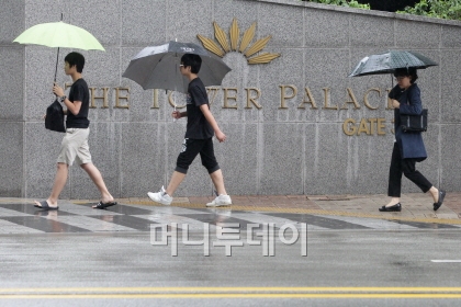 ↑집중호우로 인해 피해가 속출한 가운데 28일 오전 서울 도곡동 타워팰리스는 평화로운 모습을 보이고 있다. ⓒ이기범 기자