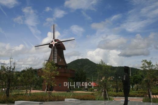 ▲하멜의 나라 네델란드 풍차를 재현한 모습 하멜기념관 내부