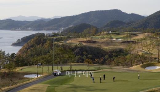 ↑나주호의 전경이 펼쳐진 골드레이크 CC