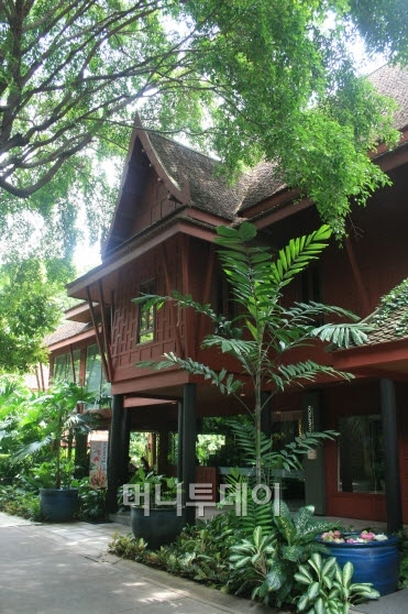 ▲짐 톰슨의 티크로 만든 집