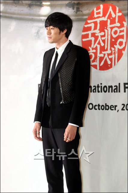 배우 소지섭이 8일 오후 서울 롯데호텔에서 열린 '제16회 부산국제영화제' 개최 기자회견에 참석해 포즈를 취하고 있다. ⓒ사진=임성균 기자