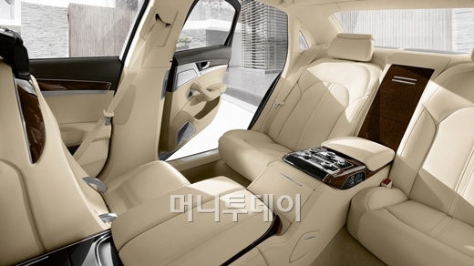 ↑'뉴A8L W12'의 실내