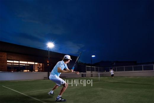 ▲골프장은 더이상 골프만 치는 곳이 아니다. 골프는 물론 다양한 액티비티를 즐길 수 있다. 사진은 아난티 클럽 서울의 테니스장