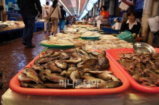 제주 민속오일장에서 만난 현규필(91) 할머니. '할머니 장터'에서도 가장 연장자 중 한명이다.