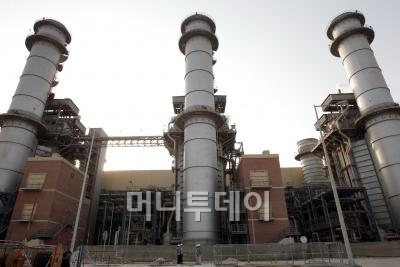 ↑슈아이바 북부발전소의 메인 기둥은 높이만 60미터에 달한다. 현재 2군데 터빈에서 전력을 생산하고 있다.